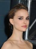 Natalie Portman muy Seria